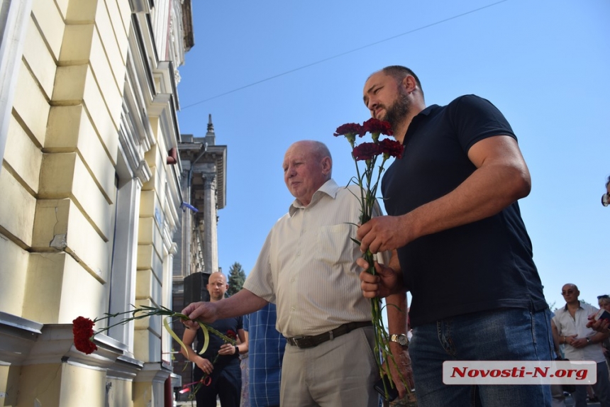 В Николаеве открыли мемориальную доску Николаю Кравченко. ФОТОРЕПОРТАЖ