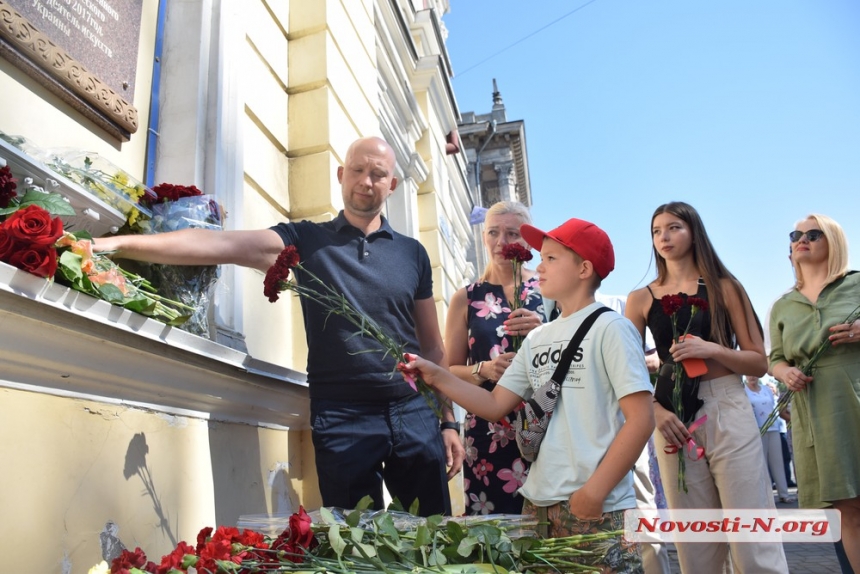 В Николаеве открыли мемориальную доску Николаю Кравченко. ФОТОРЕПОРТАЖ