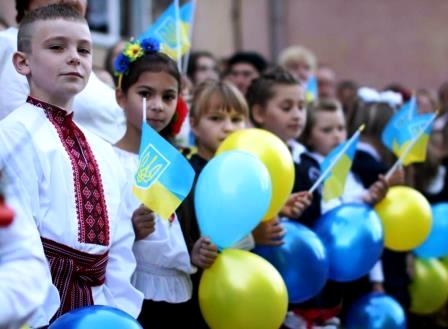 «Патриотическое воспитание»: в киевских школах учеников обяжут петь гимн Украины