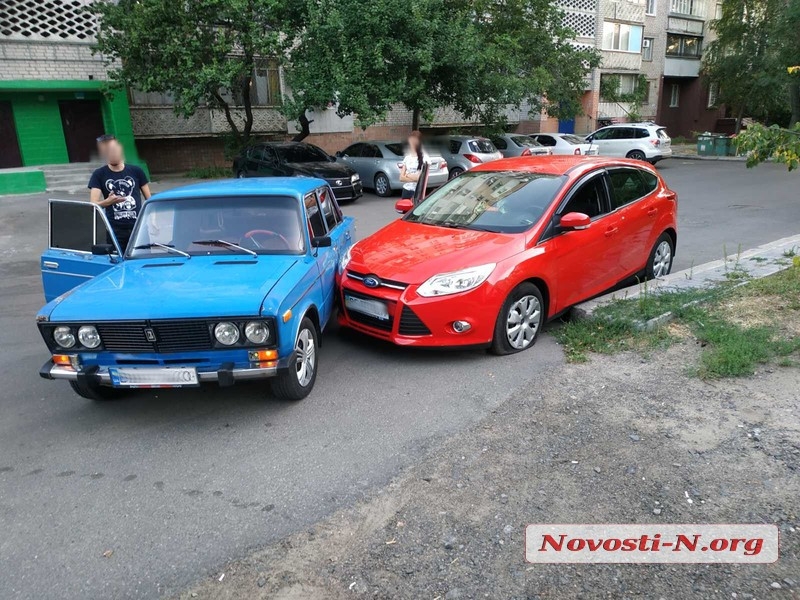 В центре Николаева столкнулись «Форд» и «Жигули»