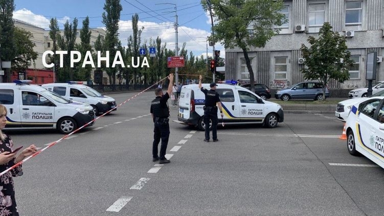 Стало известно требование террориста, захватившего банк в Киеве