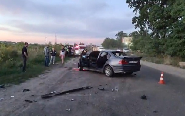 В лобовом столкновении под Киевом один человек погиб и 4 травмированы: видео момента ДТП