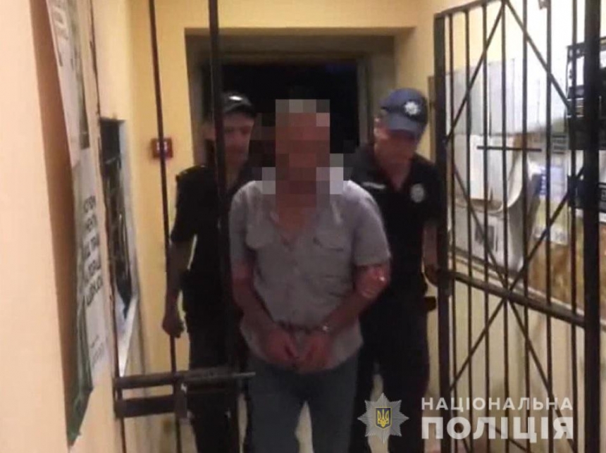 Одесские полицейские задержали мужчину, который бросил гранату в своих гостей и скрылся