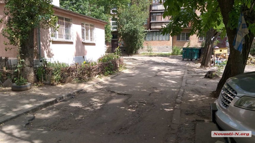 В Николаеве просят отремонтировать дорогу к «дому слепых»
