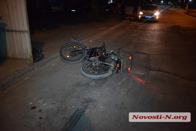 В центре Николаева автомобиль такси сбил велосипедиста и скрылся