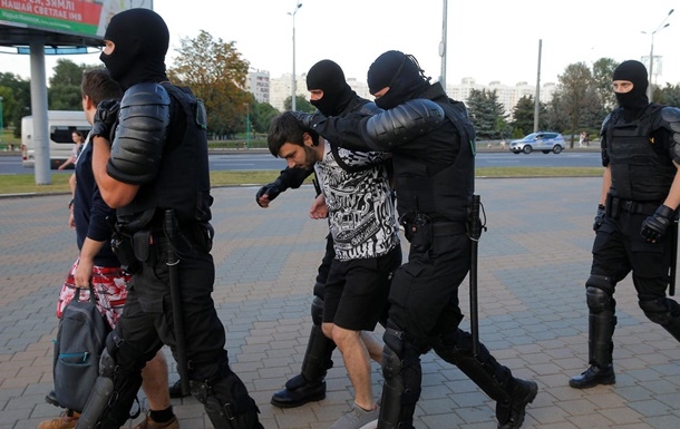 В Минске снова начали задерживать и избивать протестующих. ВИДЕО