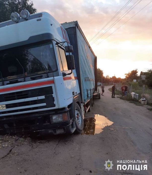 В селе Братского района 19-летний парень угнал грузовик со сладким грузом