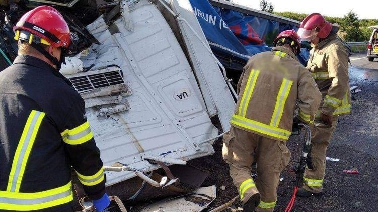 В Одесской области столкнулись два грузовика: погибли водитель и пассажир 