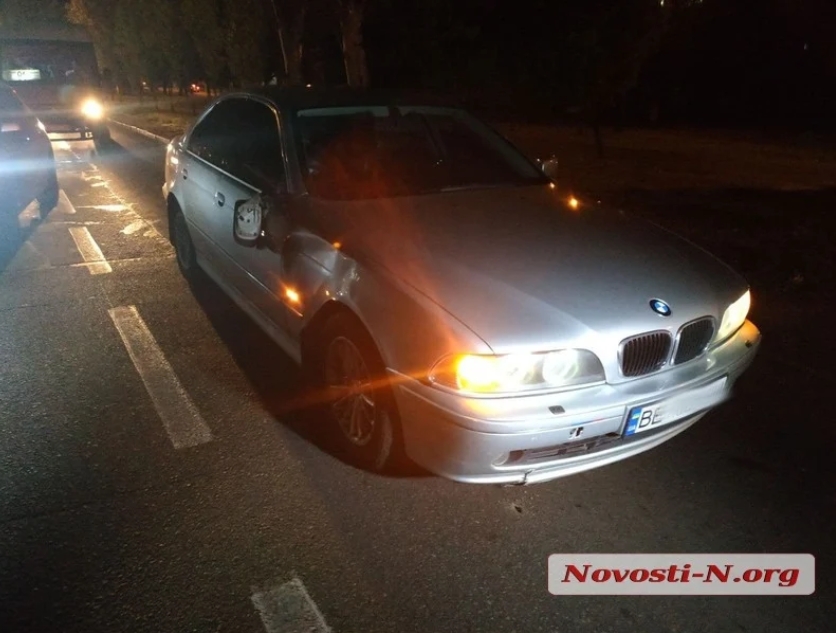 Водитель BMW, сбивший женщину в центре Николаева, оказался офицером полиции