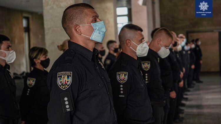 В Киеве маленькие дети позвали на помощь из окна, чтобы спасти дедушку. ВИДЕО