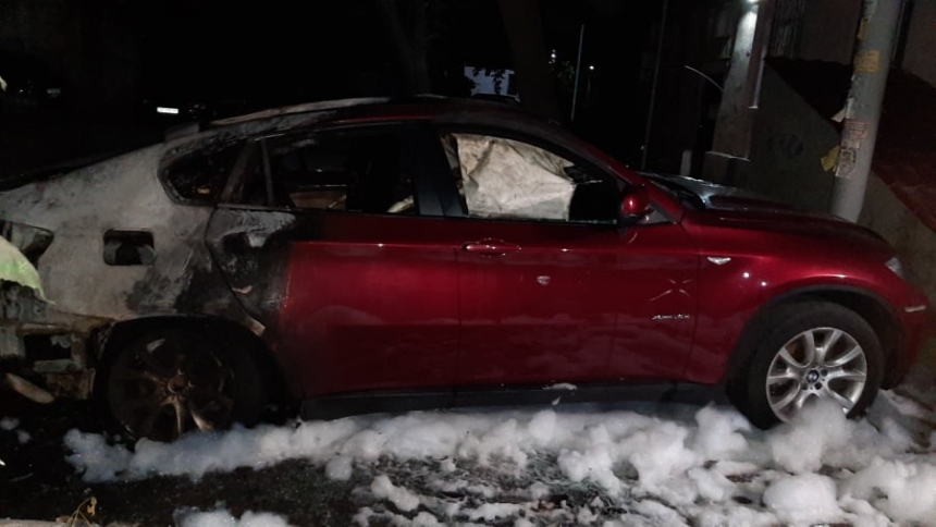 Ночью в Николаеве сожгли BMW X6: пострадал припаркованный рядом Opel