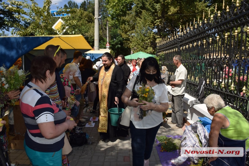 В Николаеве отмечают Медовый спас. ФОТОРЕПОРТАЖ