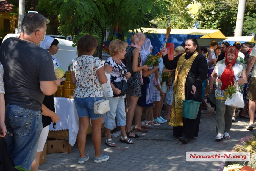 В Николаеве отмечают Медовый спас. ФОТОРЕПОРТАЖ