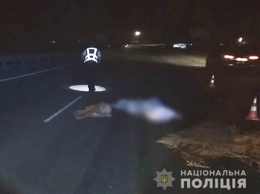 На въезде в Одессу на дороге нашли мертвую голую женщину