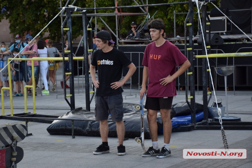 Уличный спорт и Vanotek: как николаевцы отметили на главной площади День молодежи. ФОТОРЕПОРТАЖ