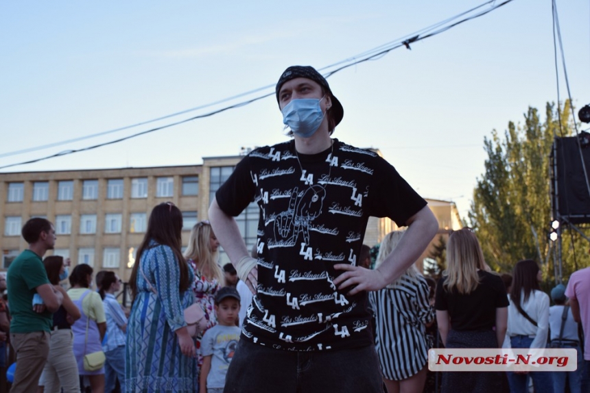 Уличный спорт и Vanotek: как николаевцы отметили на главной площади День молодежи. ФОТОРЕПОРТАЖ