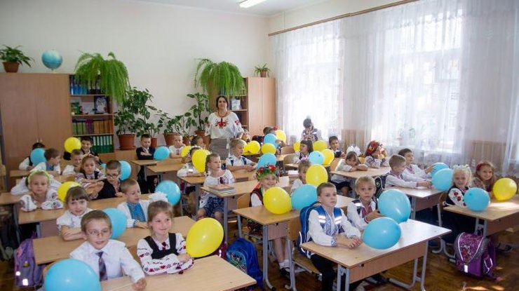 В школы Украины зачислили уже около 420 тысяч первоклассников