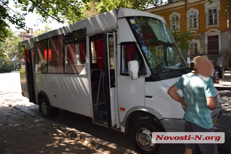 В Николаеве столкнулись «маршрутка» и микроавтобус «Хюндай»