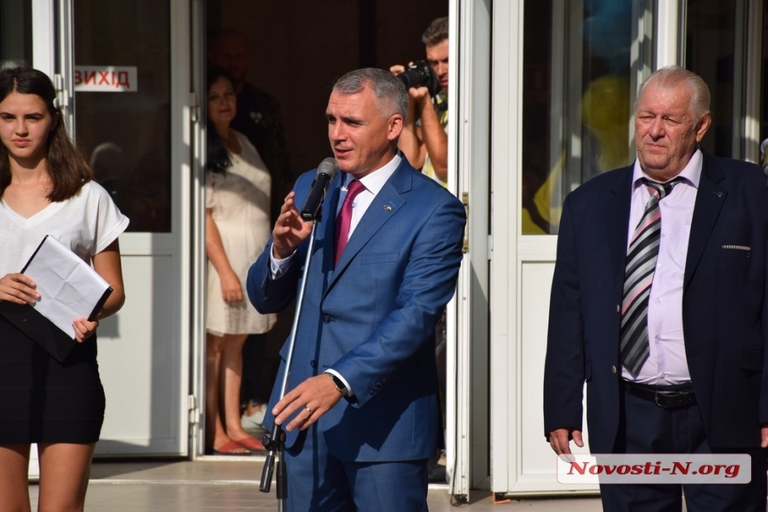 Сенкевич заявил, что в этом году на 1 сентября в школах ни мэр, ни депутаты выступать не будут