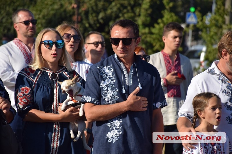 В Николаеве прошел традиционный марш вышиванок