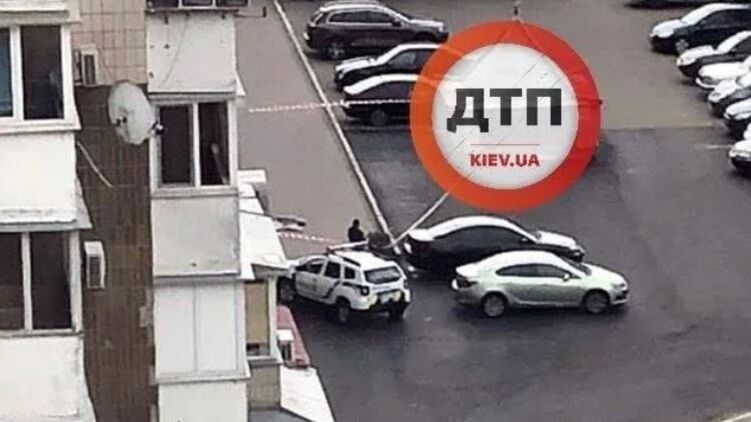 В Киеве 7-летний мальчик выпал из окна 12 этажа
