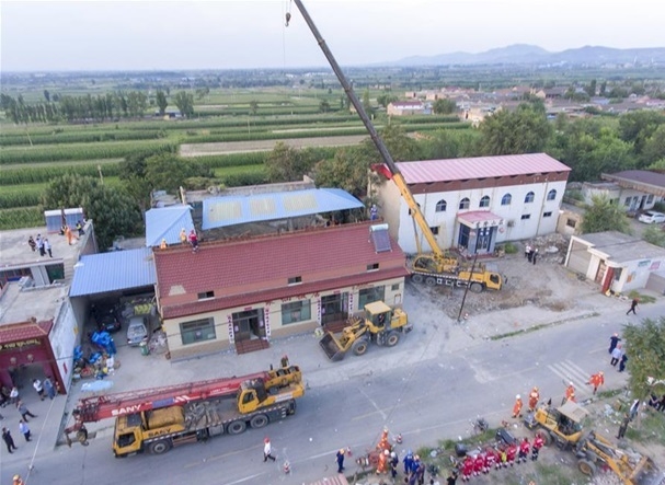 В Китае обрушился ресторан — 17 человек погибли, еще 28 ранены