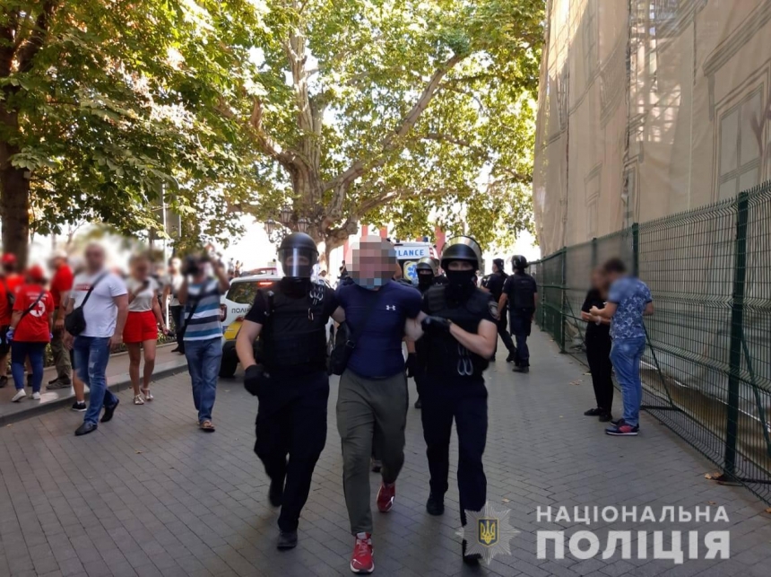 В Одессе задержали парня по подозрению в травмировании правоохранителя на акции ЛГБТ
