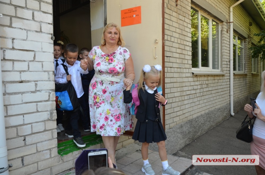 Праздник «первого звонка» для первоклашек Николаева прошел в классах без родителей