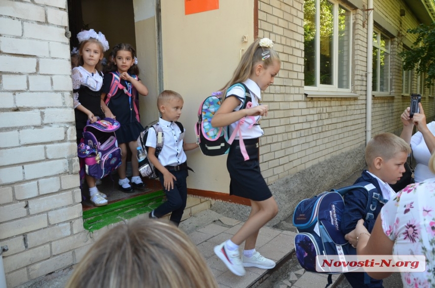 Праздник «первого звонка» для первоклашек Николаева прошел в классах без родителей