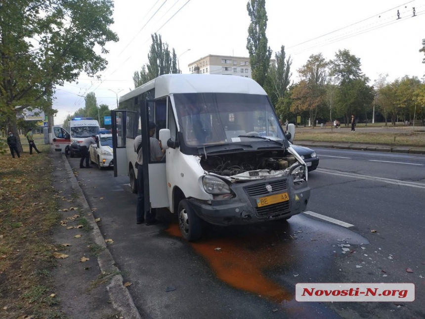 В Николаеве столкнулись две маршрутки — двое пострадавших, в том числе шестилетний ребенок