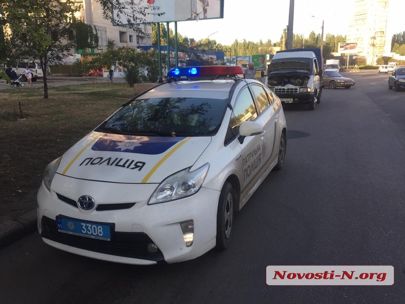 В Николаеве столкнулись Volkswagen Passat и седельный тягач DAF