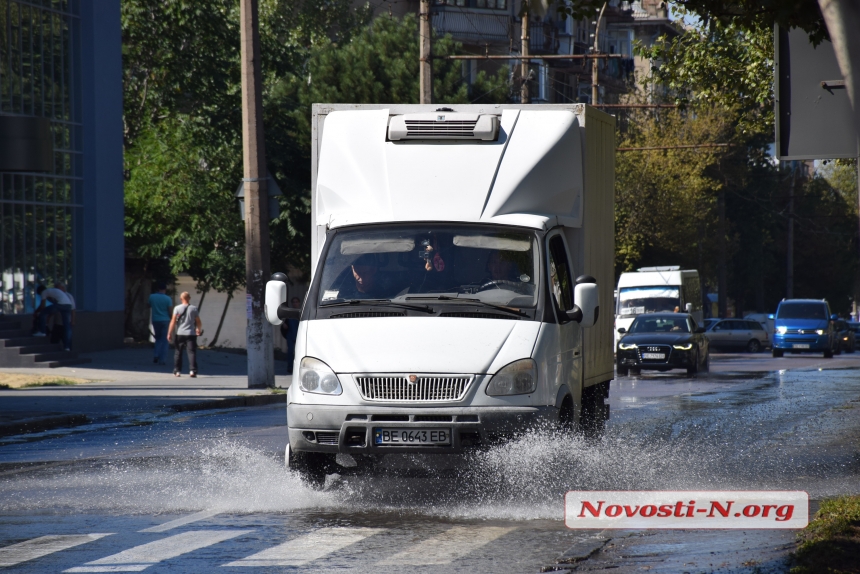 В Николаеве затопило Центральный проспект