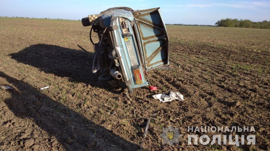 В Николаевской области ВАЗ слетел с дороги и перевернулся: водитель погиб
