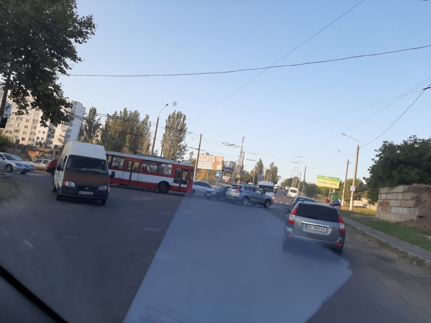 У поворота на «Северный» в Николаеве произошло ДТП – образовалась пробка