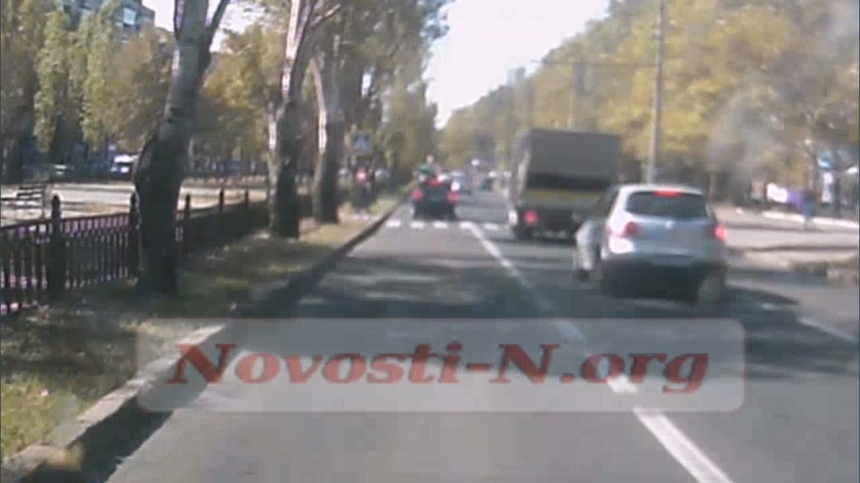 Появилось видео, как женщина на «Хюндай» сбила пешехода в центре Николаева