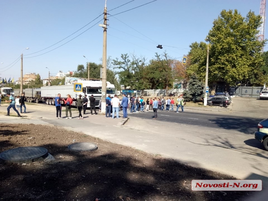 Транспортный коллапс: Николаев стоит в пробках из-за перекрытия Варваровского моста