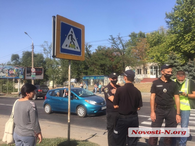 В Николаеве митингующие разблокировали Варваровский мост