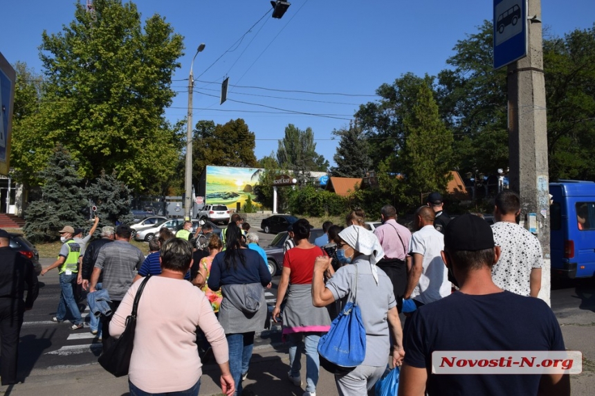 Как в Николаеве на 4,5 часа перекрыли Варваровский мост. ФОТОРЕПОРТАЖ