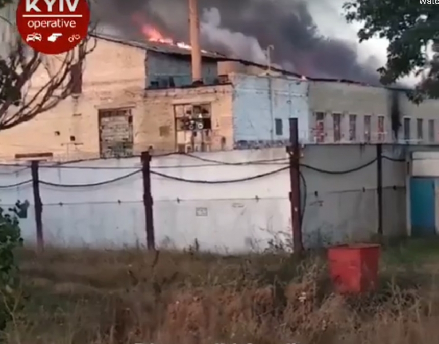 Под Киевом загорелась колония, внутри которой находится 500 заключенных. Видео