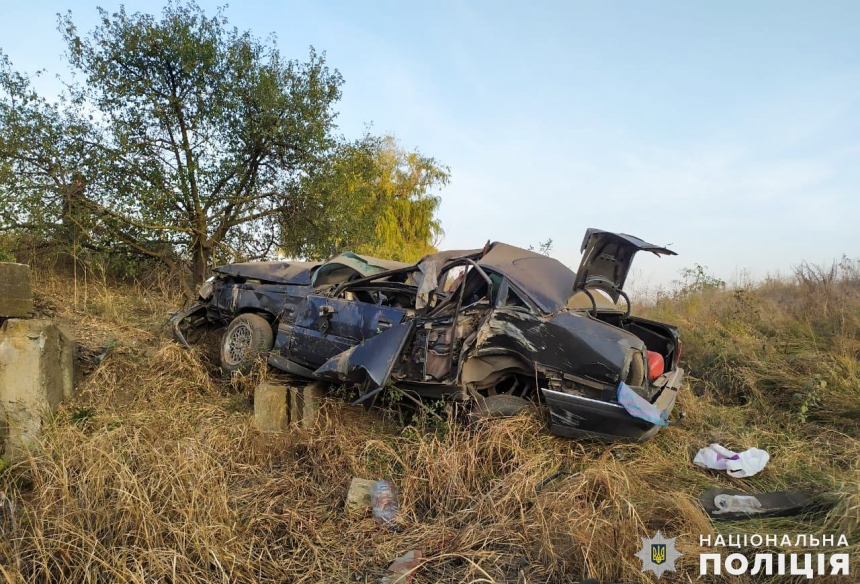 В Николаевской области «Опель» слетел в кювет: пассажир погиб, водитель сбежал