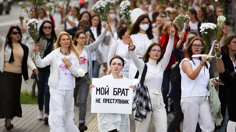 После женского митинга в Минске задержаны почти полсотни человек, среди них журналисты
