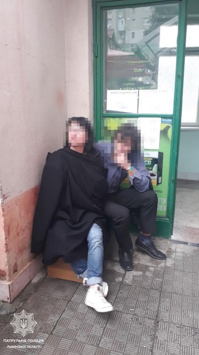 Жительница Львова, вооруженная осколком стекла, захватила аптеку
