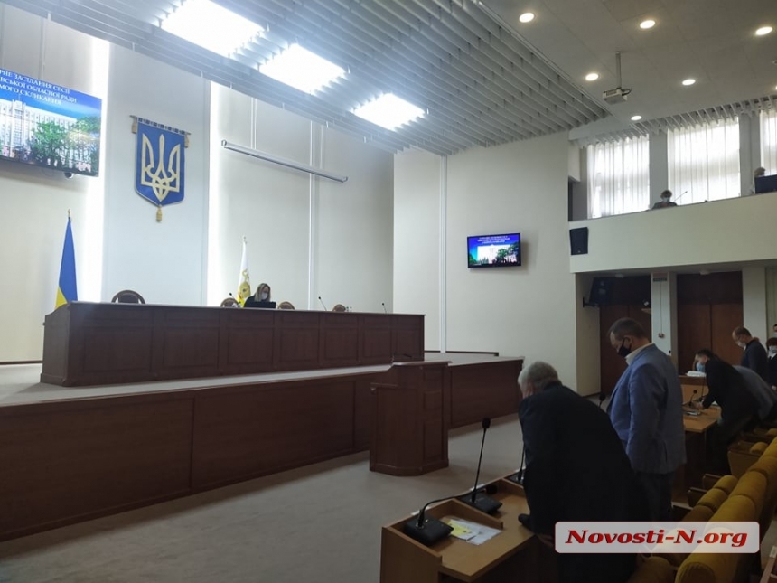 Сессия областного совета началась с минуты молчания в память о погибших в авиакатастрофе с АН-26