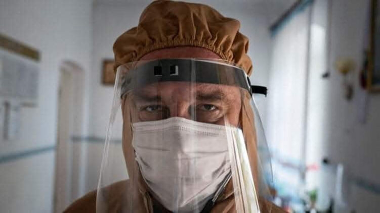 Украинский врач, ставший символом борьбы с коронавирусом, умер от пневмонии