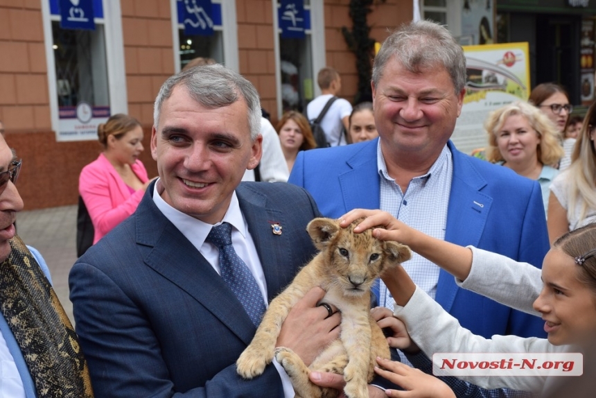 Сенкевич извинился перед депутатами за сравнение их с обезьянами и козлами