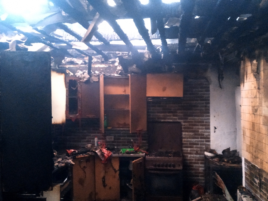 В Еланецком районе горел жилой дом — огонь мог переброситься на соседние постройки