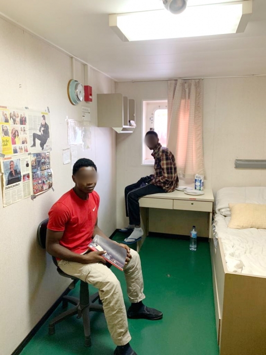 В Николаеве на иностранном судне обнаружили нелегалов из Гвинеи и наркотики