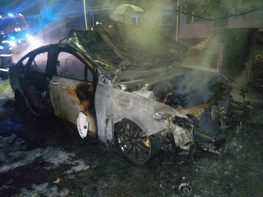 Ночью на стоянке в Николаеве сгорел автомобиль Ford Fusion