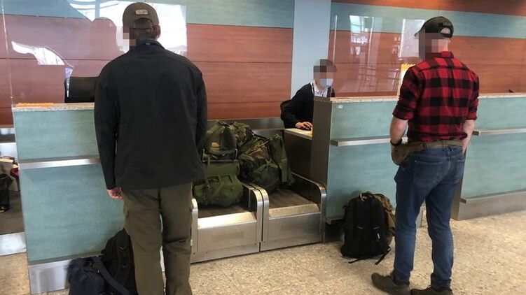 Двое американских неонацистов, которые ехали к «азовцам», депортировали из Украины