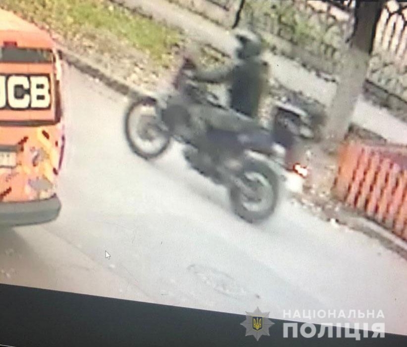 В Николаеве мотоциклист на «зебре» сбил двух женщин и скрылся
